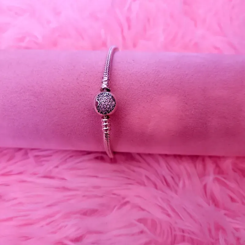 Pulsera Pandora con cierre redondo y corazón de brillantes 