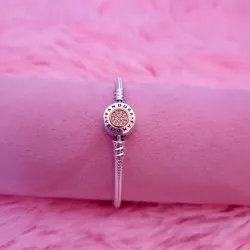 Pulsera Pandora con cierre de logotipo y circonita cúbica 