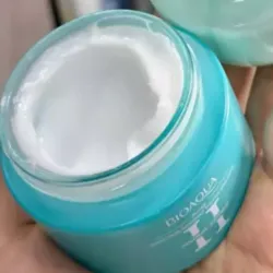 Crema hidratante con ácido hialurónico