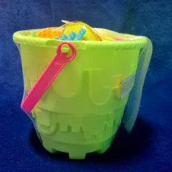 Cubo grande con múltiples accesorios para la playa