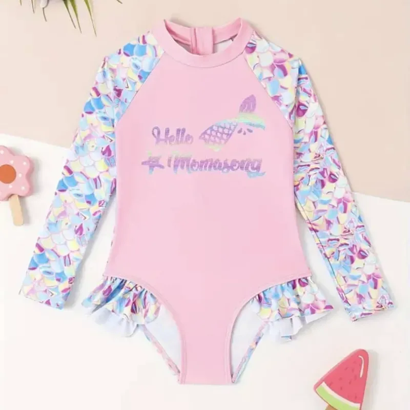 Traje de baño con mangas largas y estampados