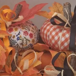 Calabazas pequeñas decoradas de tela