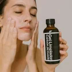 Gel Facial Limpiador de Carbón Activado