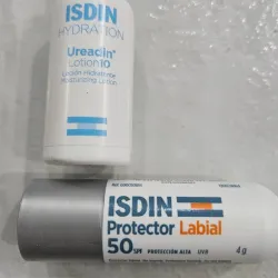Bálsamo labial Isdin con protector de 50 FPS