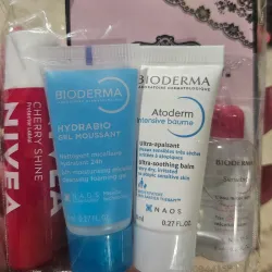 Bálsamo labial Nivea y muestras skin care