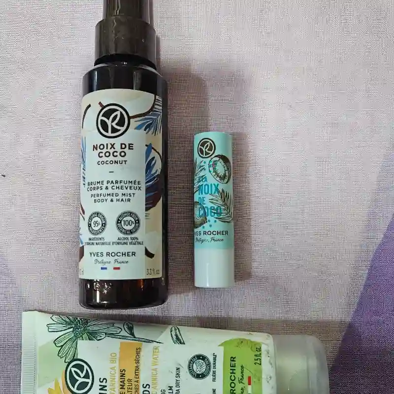 Colonia de coco y bálsamo labial
