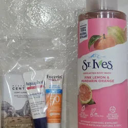 Exfoliante corporal y muestras de skin care