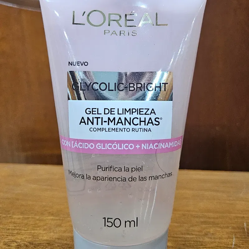 Gel de limpieza antimanchas con ácido Glicólico y Niacinamida 