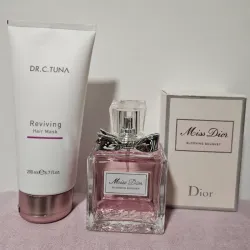 Mascarilla capilar Farmasi y perfume