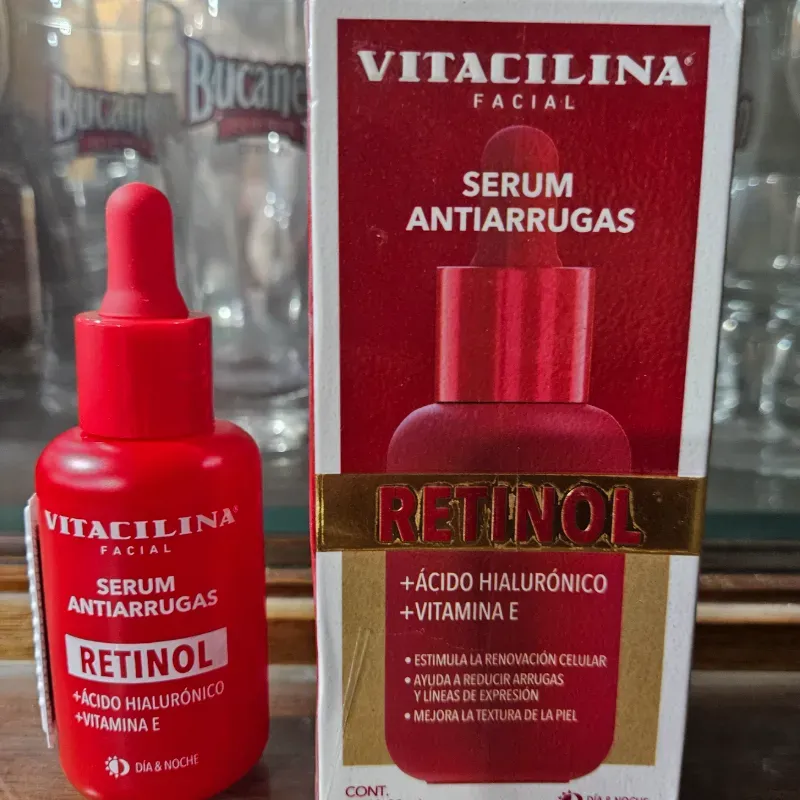 Serum facial anti-arrugas con ácido hialurónico y Vitamina E. 