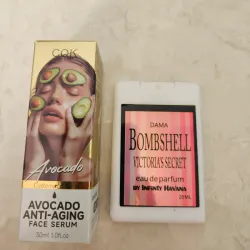 Serum facial y perfume de cartera