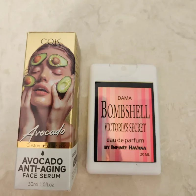 Serum facial y perfume de cartera