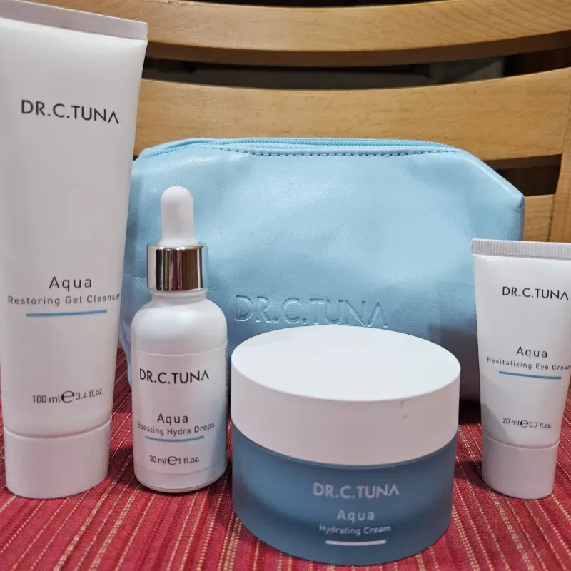 Set Aqua con cosmetiquera 