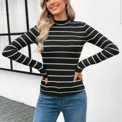 Camiseta de rayas de cuello alto. Talla S y M