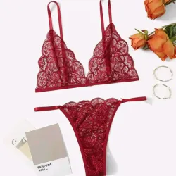 Set de lencería con encaje floral. Talla S
