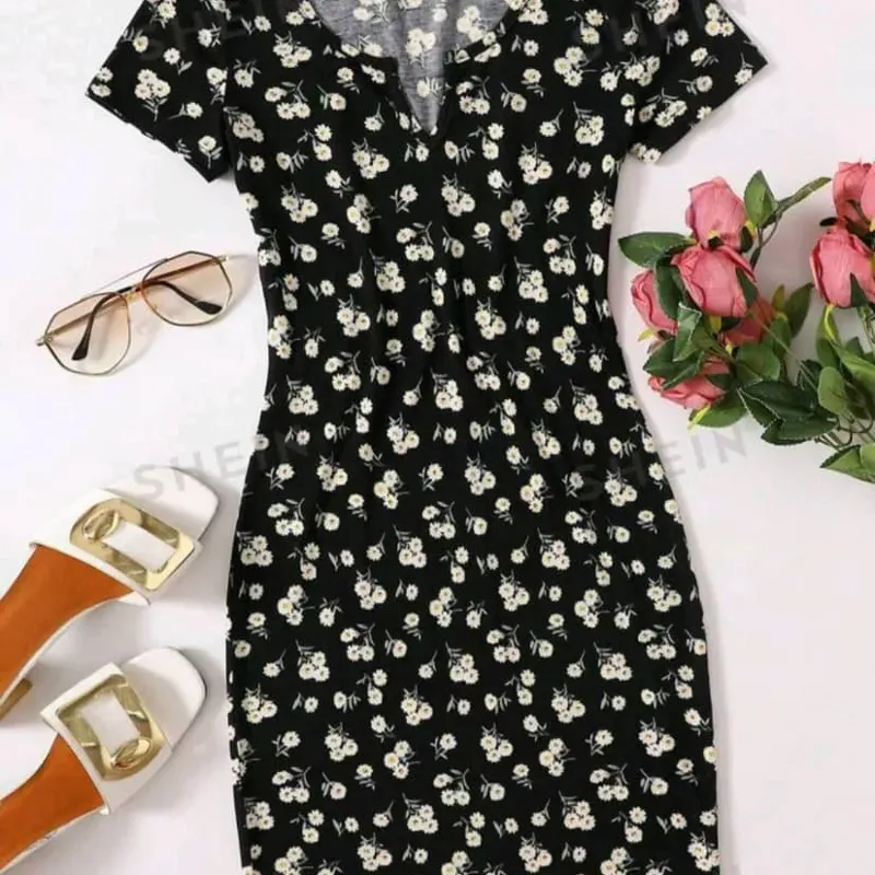Vestido ajustado floral. Talla M