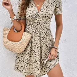 Vestido línea A con estampado floral. Talla XS