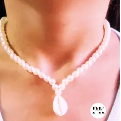 COLLAR DE PERLAS CON DIJE DE CARACOLA