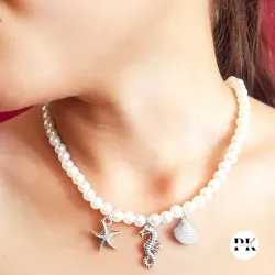 COLLAR DE PERLAS CON TRES DIJES