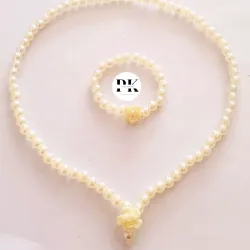 JUEGO DE COLLAR Y PULSERA CON FLOR BLANCA