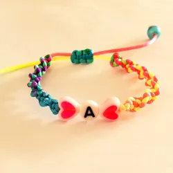 PULSERA MULTICOLOR CON INICIAL