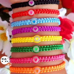PULSERA TEJIDA CON CORAZÓN LUMÍNICO
