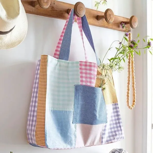 Somos una pequeña empresa que comercializa toda clase de bolsas de tela y crochet.