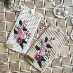 Funda para móvil con incrustaciones 