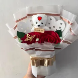 Ramo de rosas con peluche