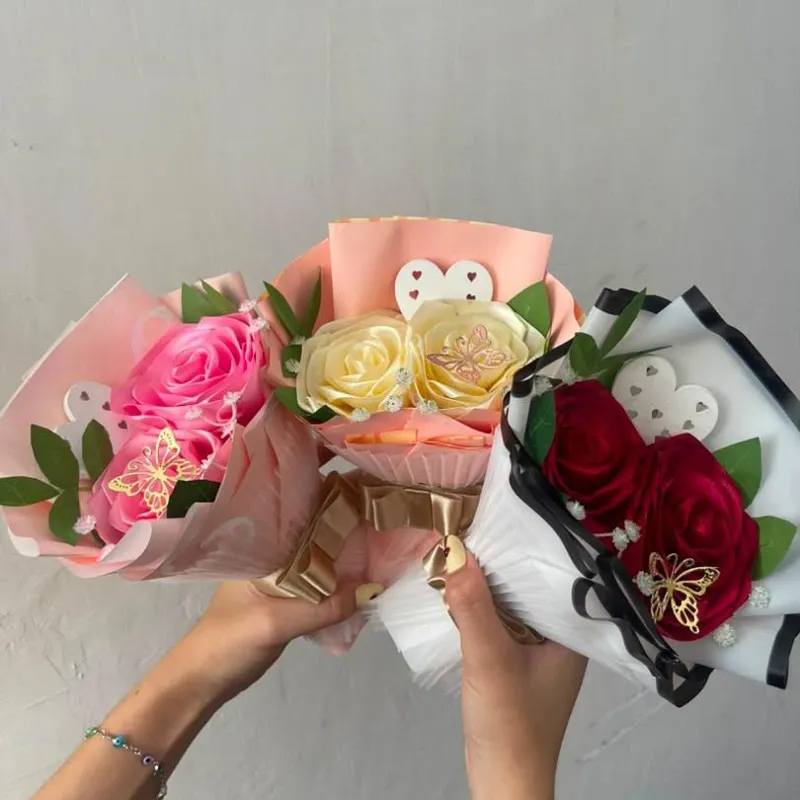 Ramo mini de rosas eternas