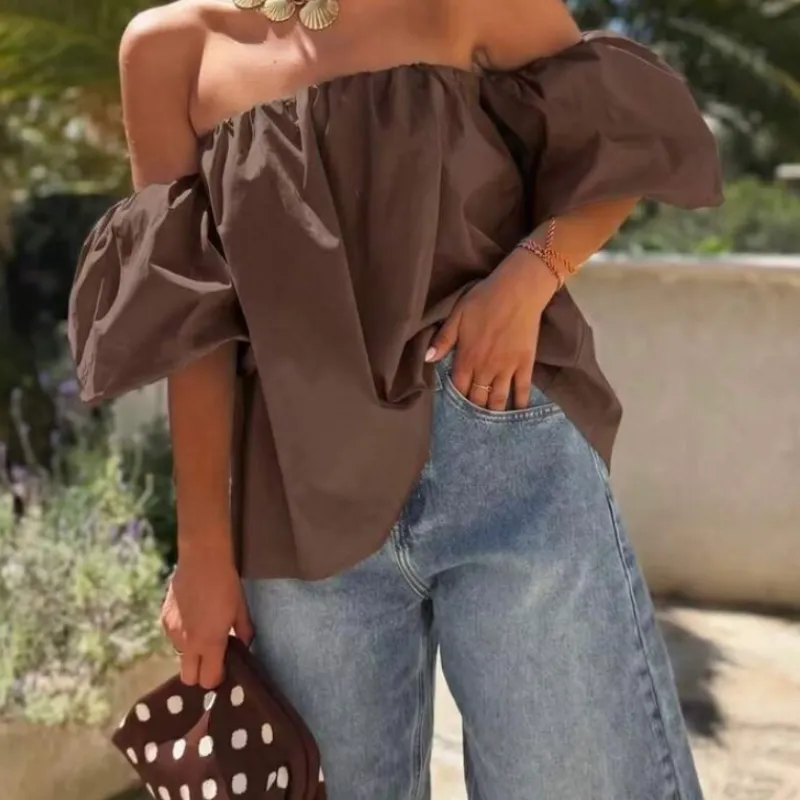 Blusa de hombros descubiertos con mangas de bombillo