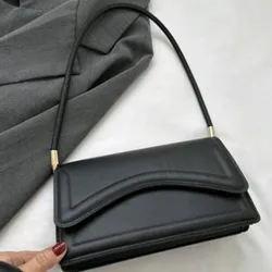 Carterita negra con detalles dorados