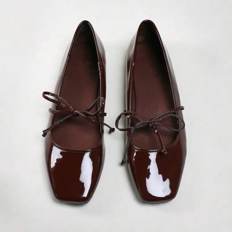 Merceditas color marrón con lazo