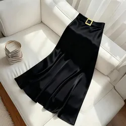 Saya de satén negra