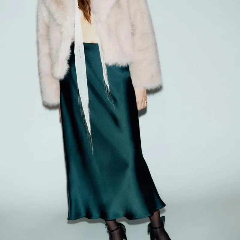 Saya de satén verde