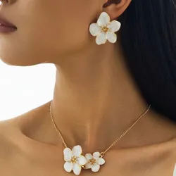 Set de cadena + pendientes de margaritas