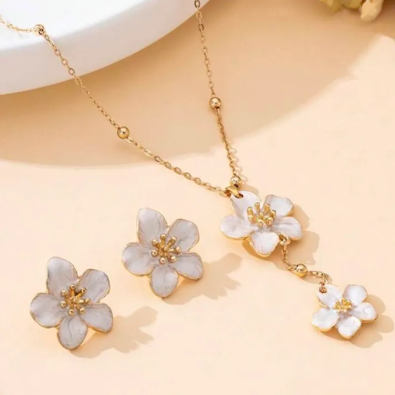 Set de cadena y aretes de margaritas