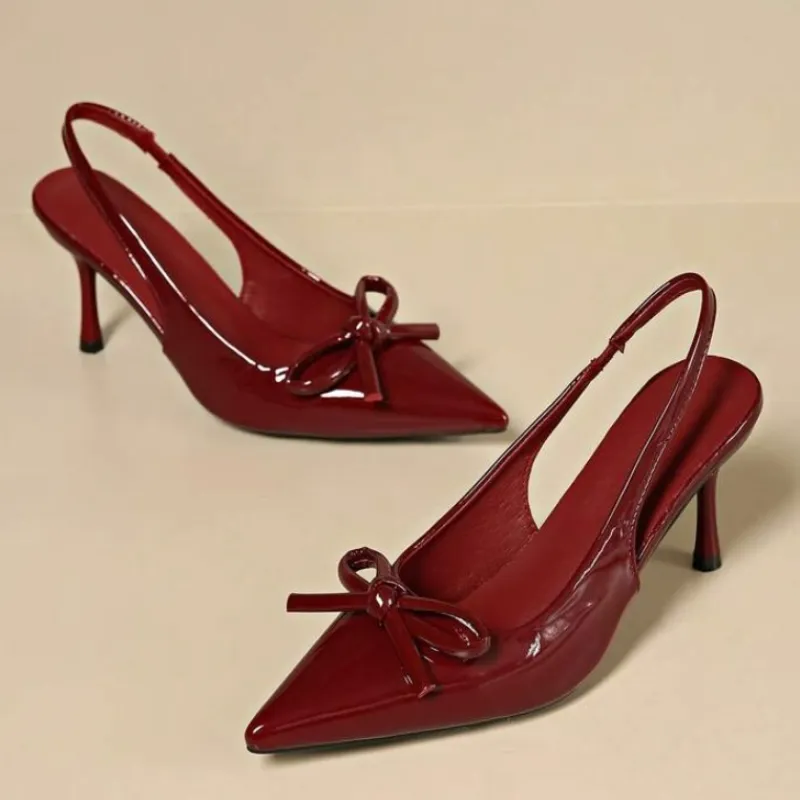 Tacones puntifinos rojos