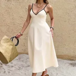 Vestido beige de tirantes negros abierto detrás