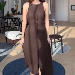 Vestido carmelita con botones delante