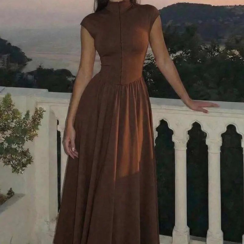 Vestido carmelita de cuello alto