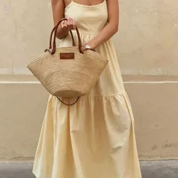 Vestido crema con escote en la espalda