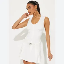 Vestido Fashion Nova con cinto plateado