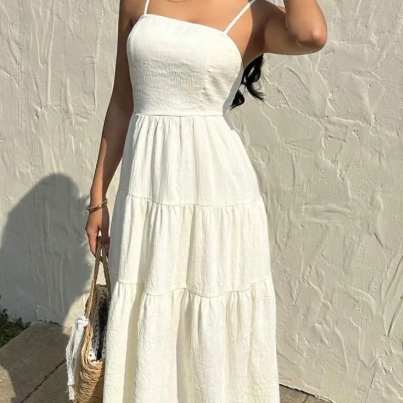 Vestido grisáceo de tirantes