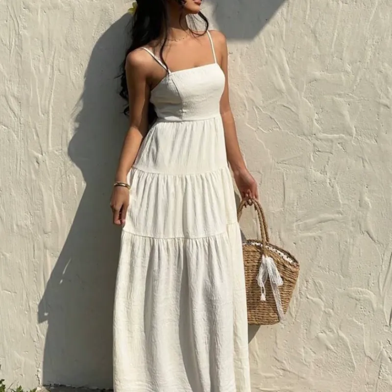 Vestido grisáceo de tirantes