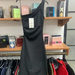 Vestido Zara de un solo hombro