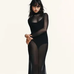 Vestido Zara negro con liotal debajo