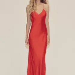 Vestido Zara rojo de satén con la espalda afuera