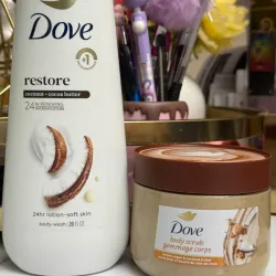 Gel de baño y exfoliante corporal Dove