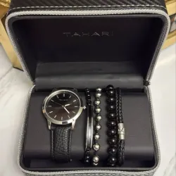 Reloj con pulseras